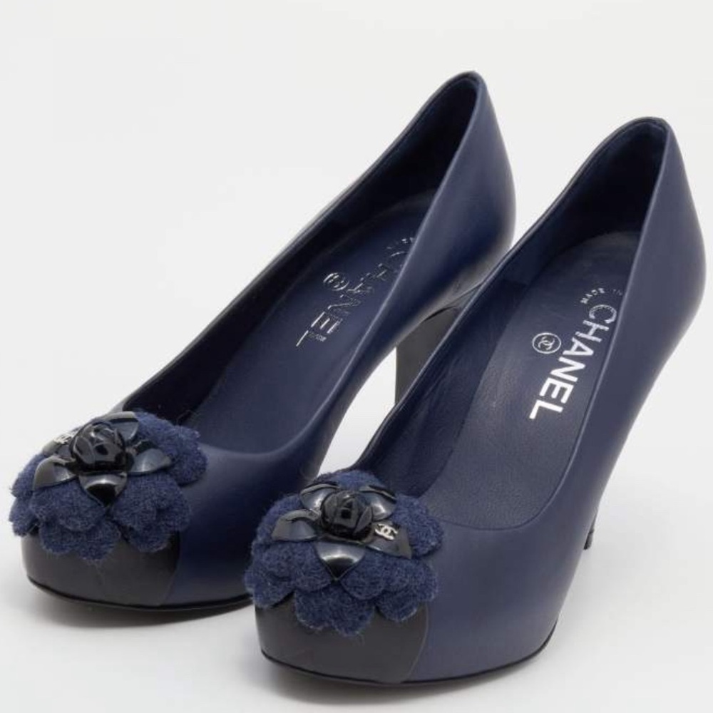Size 38 1/2 Chanel Black/Navy Blue Leather CC Cap Toe Platform Pumps